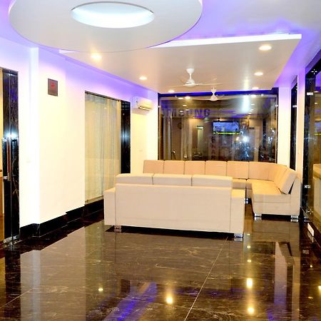 Hotel Taru Inn Ghaziabad Zewnętrze zdjęcie