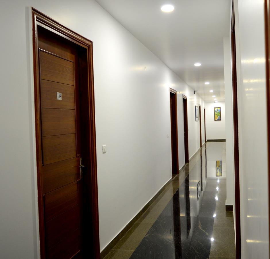 Hotel Taru Inn Ghaziabad Zewnętrze zdjęcie