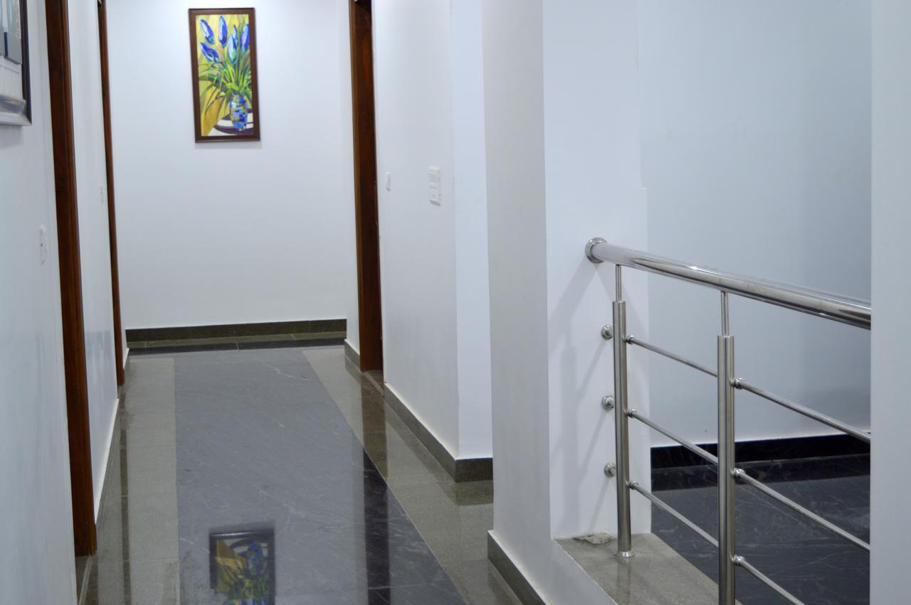 Hotel Taru Inn Ghaziabad Zewnętrze zdjęcie