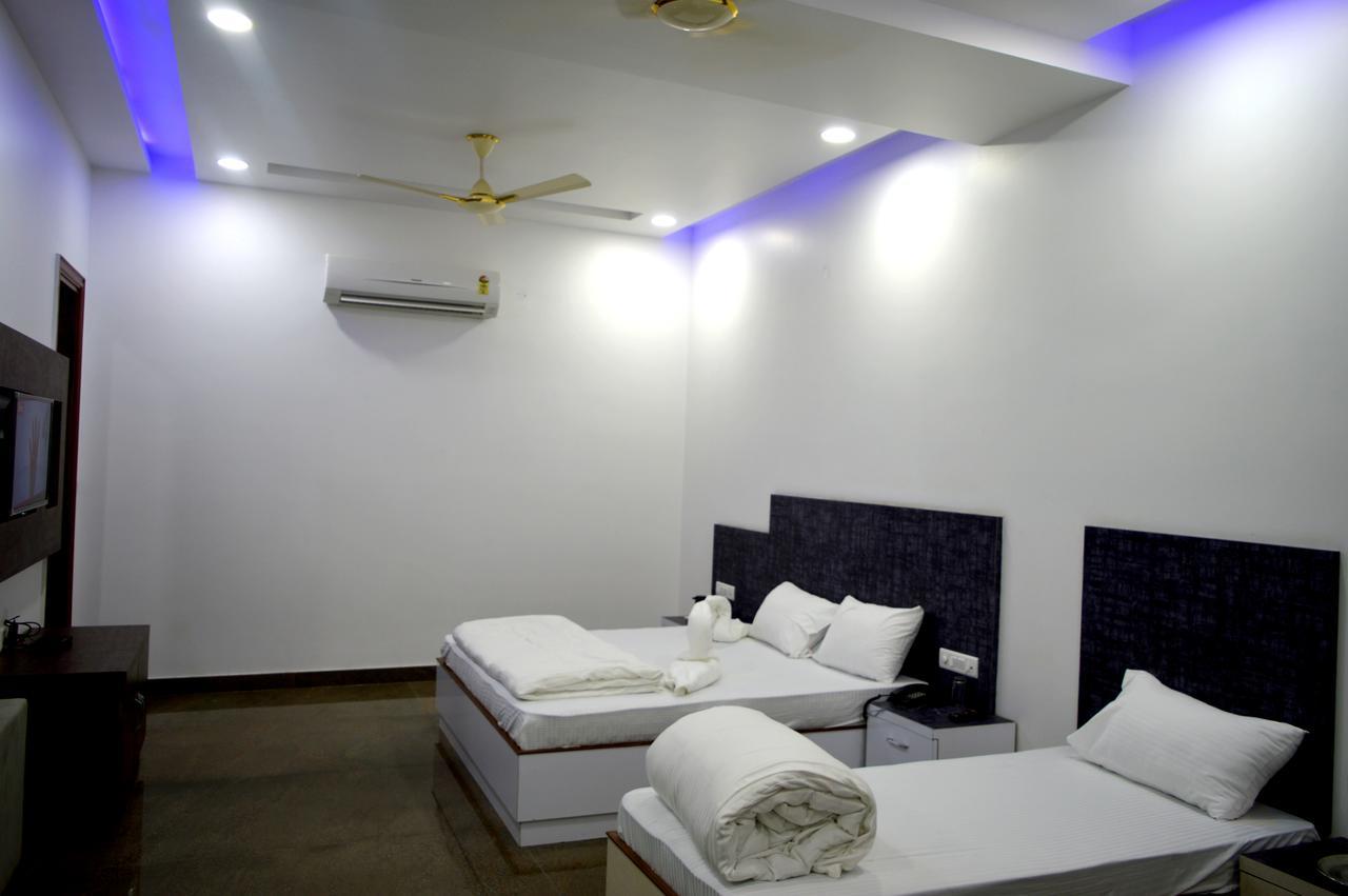 Hotel Taru Inn Ghaziabad Zewnętrze zdjęcie