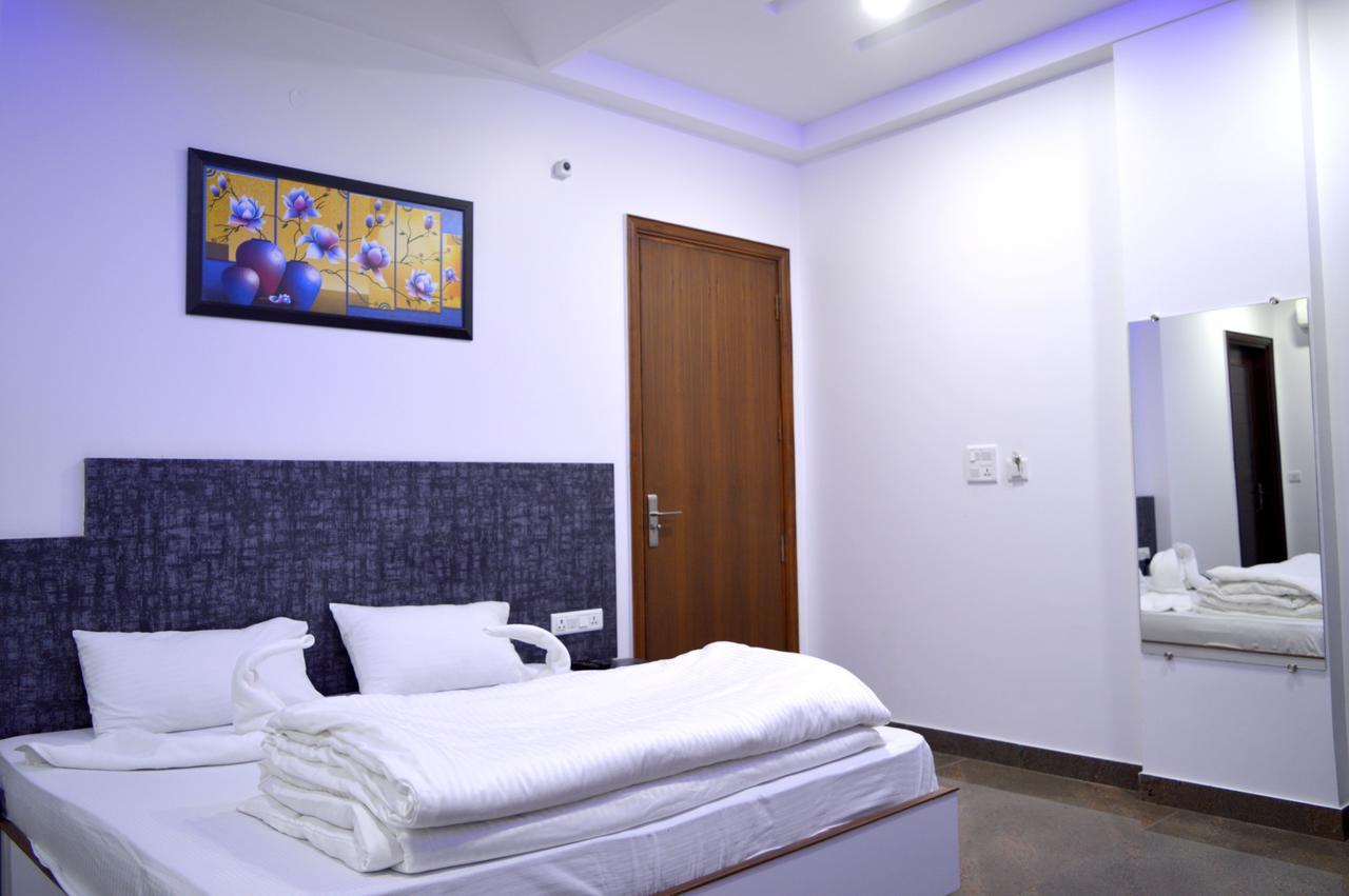 Hotel Taru Inn Ghaziabad Zewnętrze zdjęcie