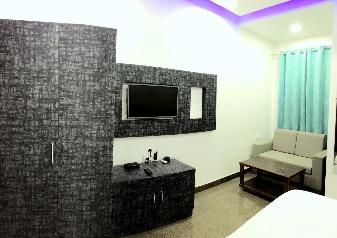 Hotel Taru Inn Ghaziabad Zewnętrze zdjęcie